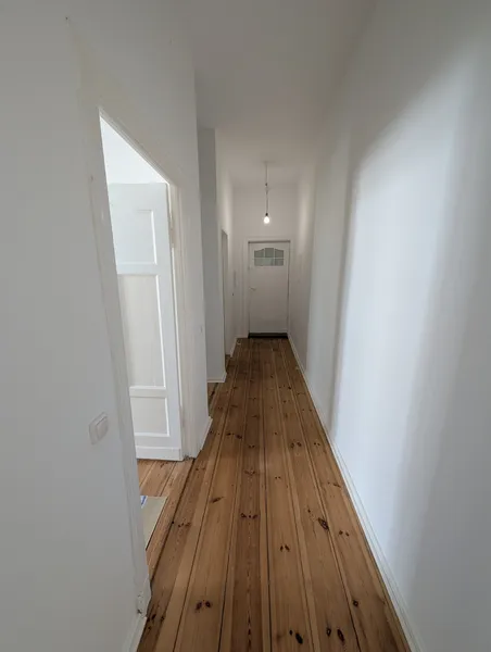 Sehr schöne Altbauwohnung mit Einbauküche — photo 1